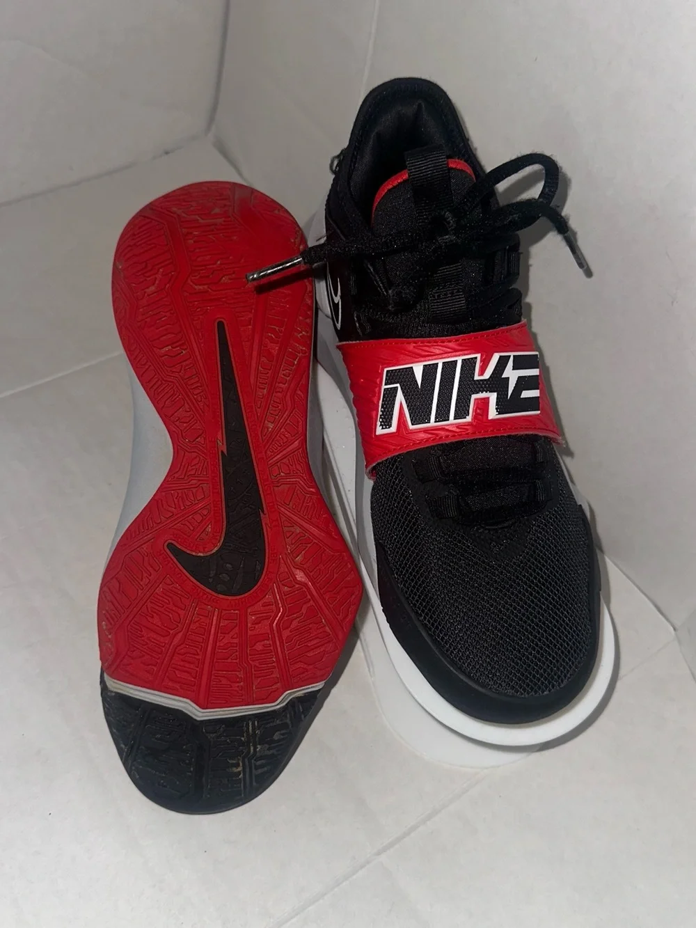 Nike Future Court 3 Black/White/Red Boys Sneakers Shoes Size 4Y CT2866-008